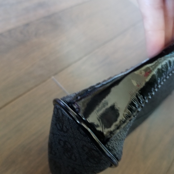 Classic Oversized Guess Clutch - Picture 5 of 9